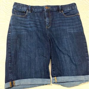 🔥Size 10-12 Chico's So Slimming Girlfriend Short Jean Shorts (Chico size 1.5)